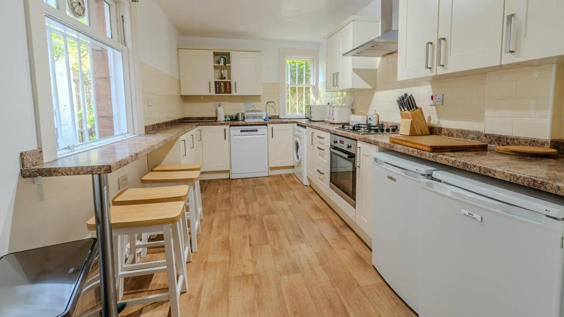 Apartament Victorian Charm - Lush Garden, Shops And Parking Edynburg